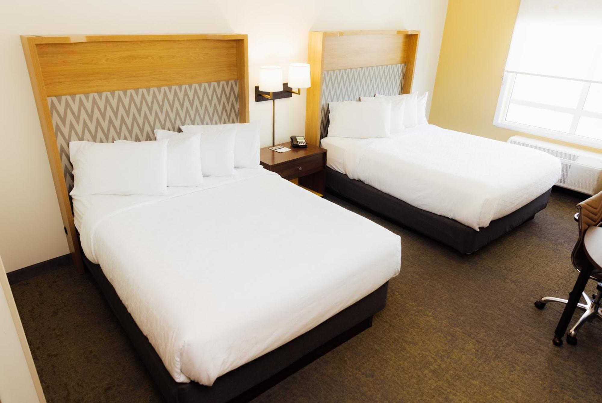 & - - Convention Ctr By Ihg